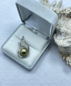pendant south sea pearl green color
