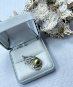 pendant south sea pearl green color